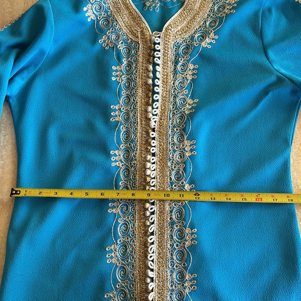Elegant turquoise Kaftan/robe, elaborate & gold white embroidery Trophy Vintage! - Picture 14 of 17